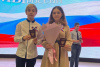 Щекинским гимназистам вручил паспорта Алексей Дюмин Щекинским гимназистам вручил паспорта Алексей Дюмин